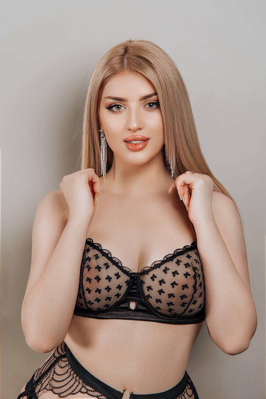 Exclusive Escort Model in Delhi